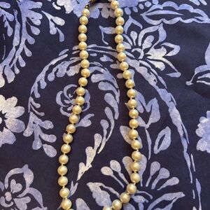 Elegant 18” Faux Pearl Necklace
